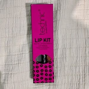 Technic Lip Kit